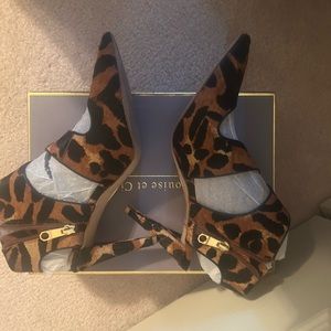 Ladies high heel leopard shoes